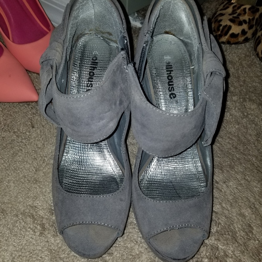 Size 8.5 heels
